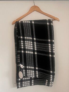 Amelia Ann Studio NYC Plaid Scarf Black White Checkered NWT